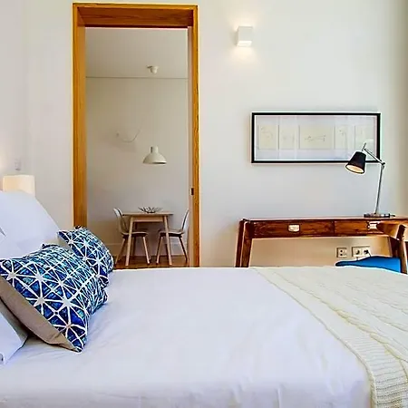 Hotel Liiiving In Blue Flower